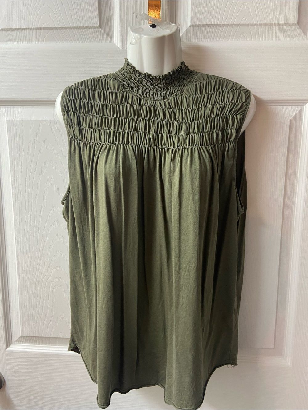 Sundance Army Green Smocked Mock-Neck Sleeveless Blouse xl raw hem